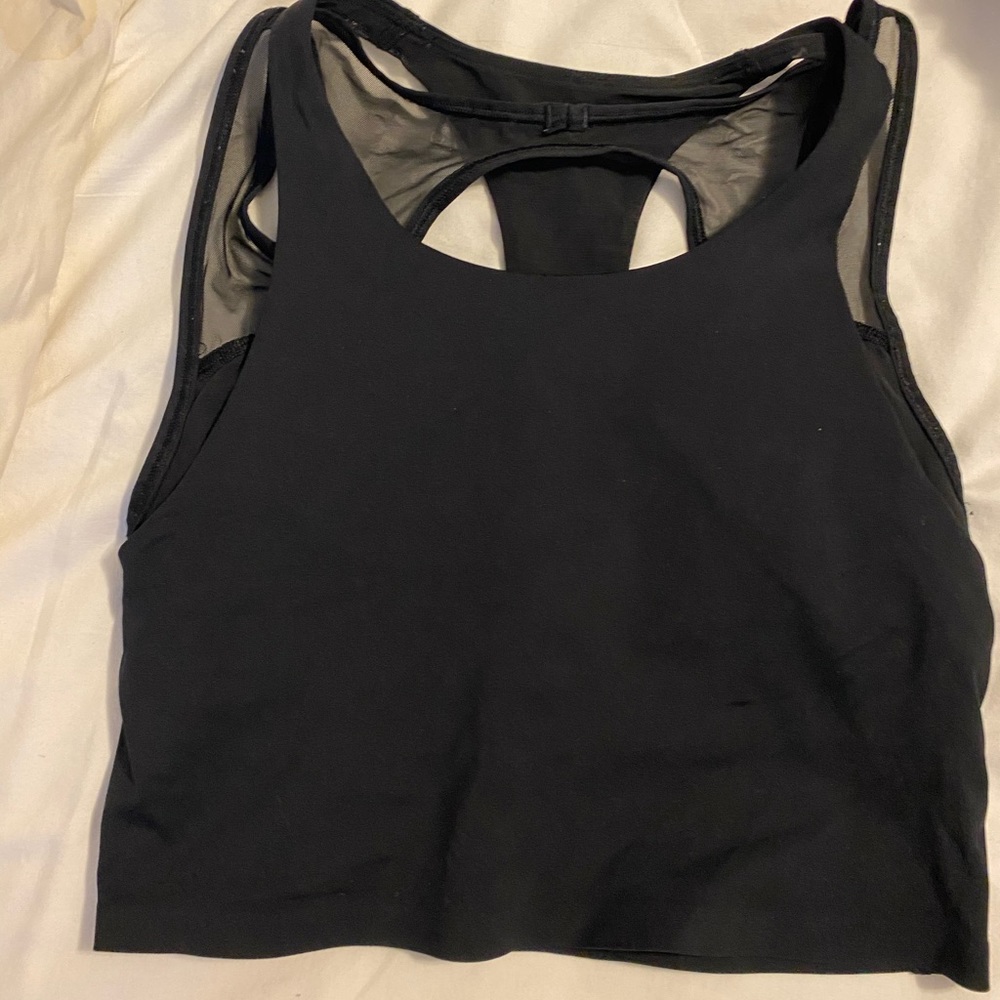 Black Lululemon crop top